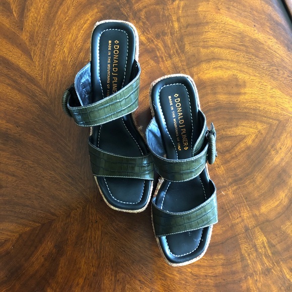 Donald Pliner Wedge - Picture 3 of 7